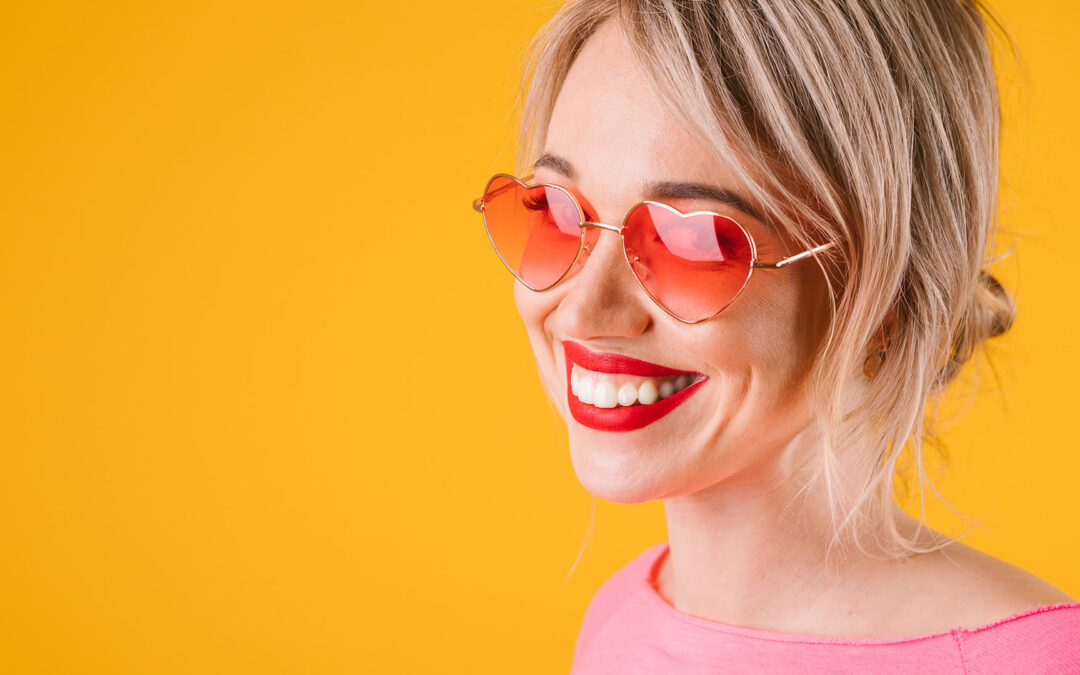 Ochelarii de soare cu lentile colorate sunt din ce în ce mai populari